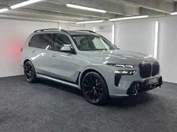 BMW X7 2023 photo 2