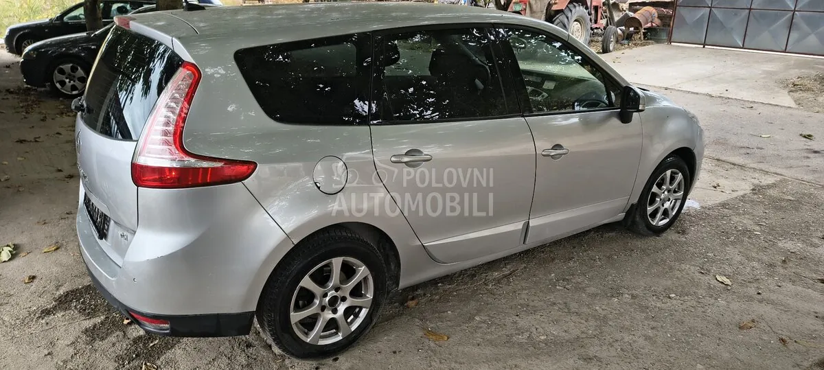 Renault Grand Scenic 2011 photo 4