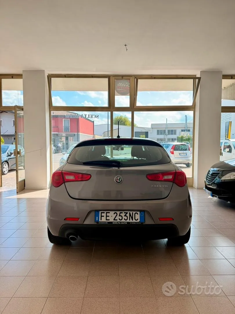 Alfa Romeo Giulietta 2016 photo 2