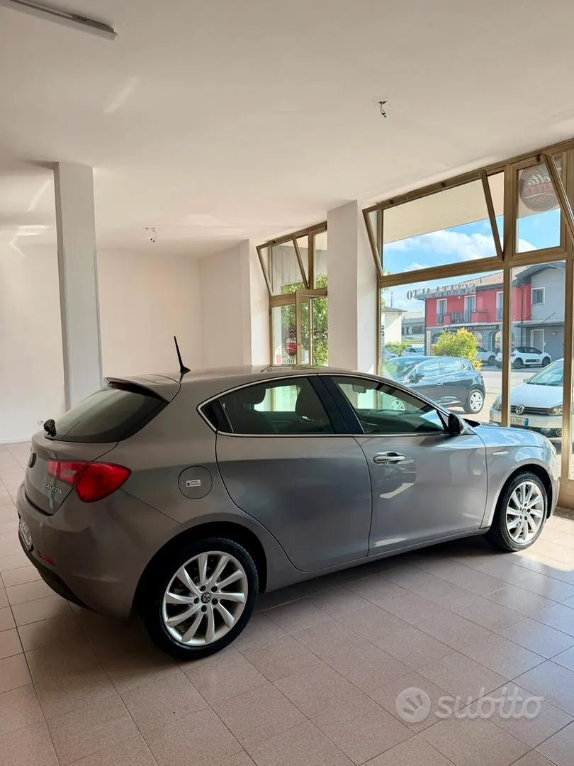 Alfa Romeo Giulietta 2016 photo 3