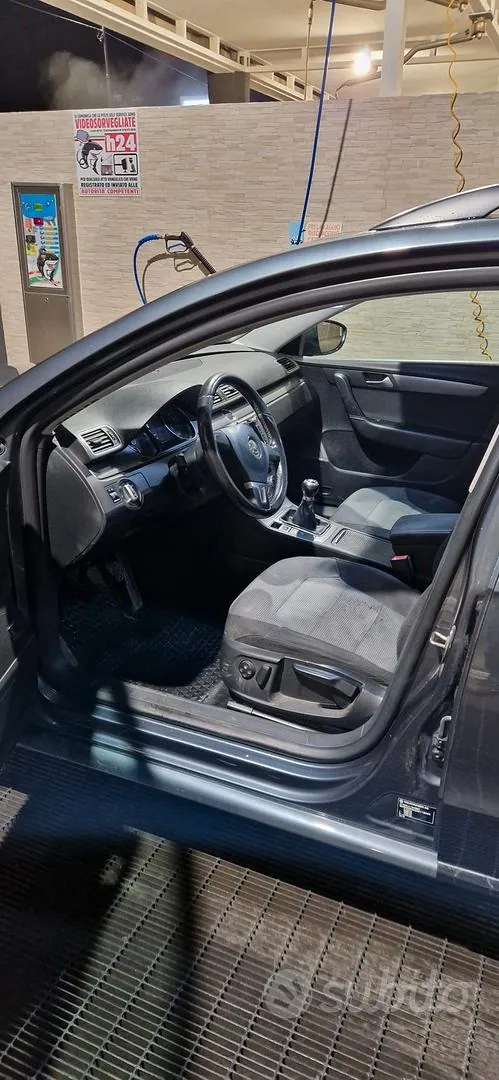 Volkswagen Passat 2012 photo 2