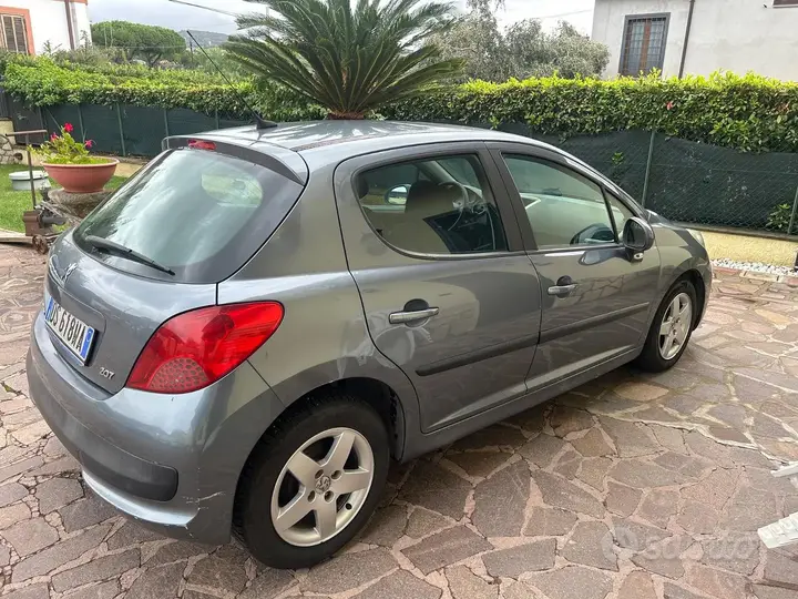Peugeot 207 2009 photo 4