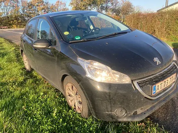 Peugeot 208 2015 photo 2
