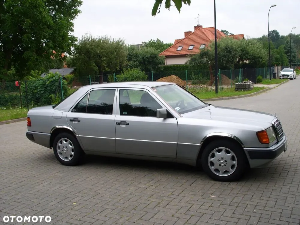 Mercedes-Benz W124 1992 photo 3