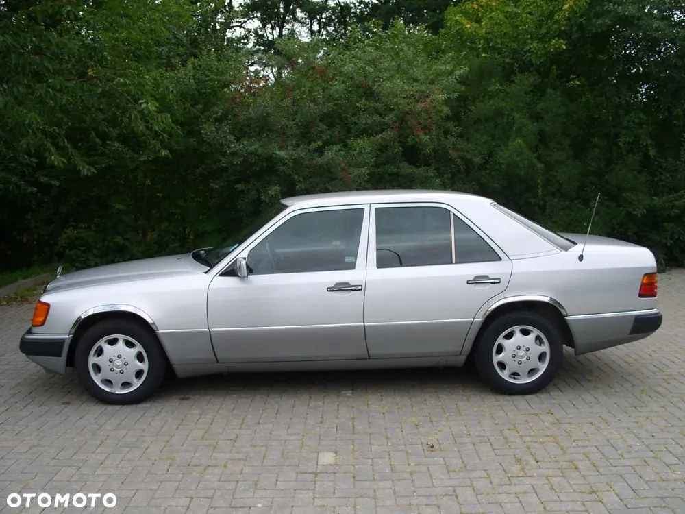 Mercedes-Benz W124 1992 photo 5