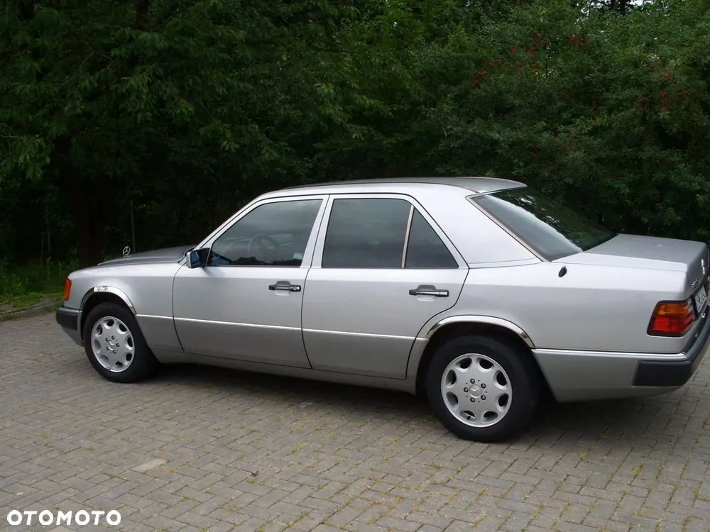 Mercedes-Benz W124 1992 photo 4