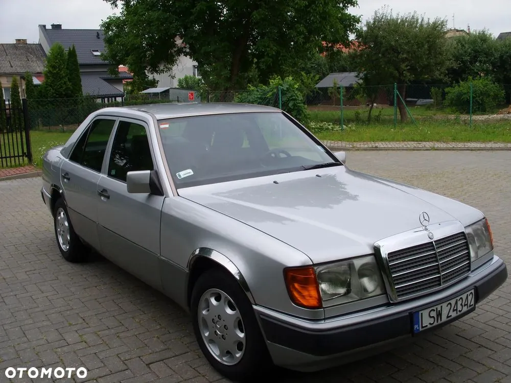 Mercedes-Benz W124 1992 photo 2