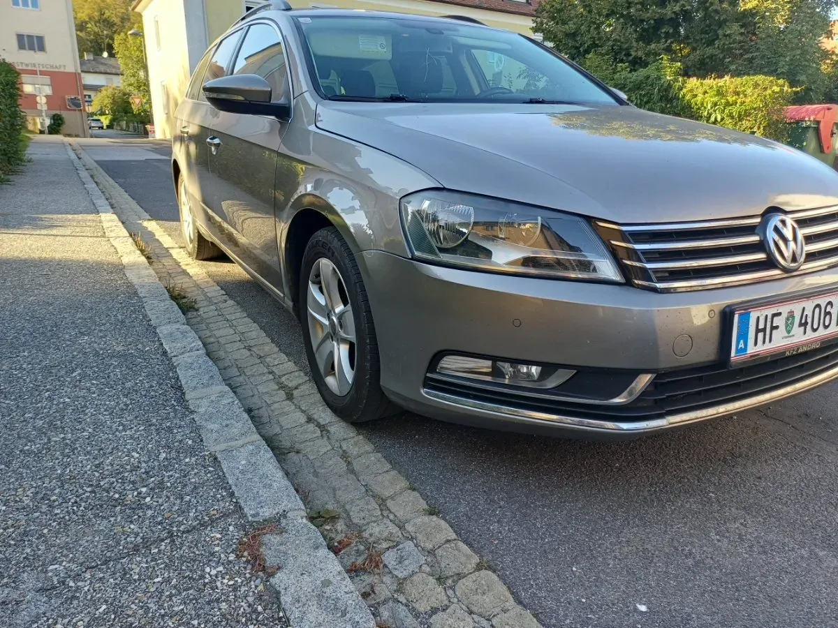 Volkswagen Passat 2012 photo 2
