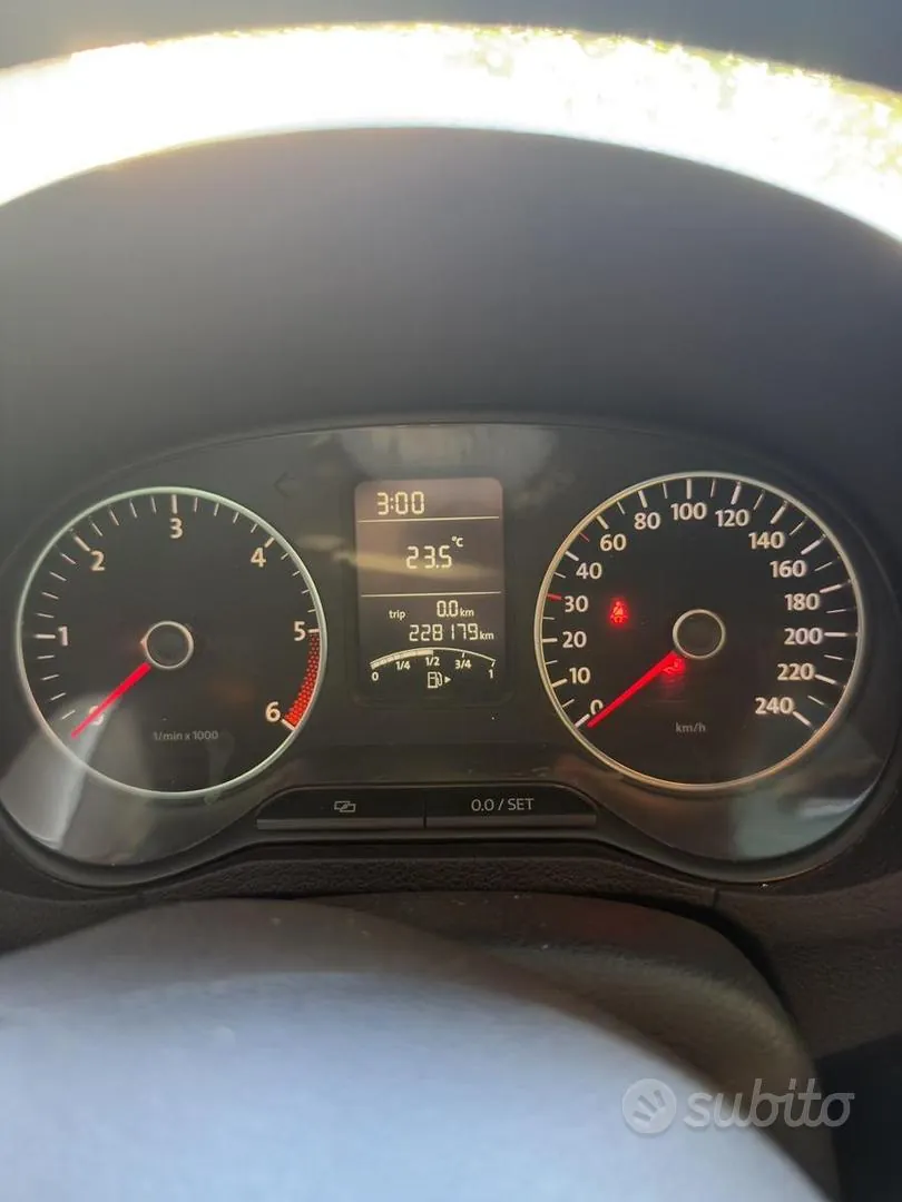 Volkswagen Polo 2012 photo 2