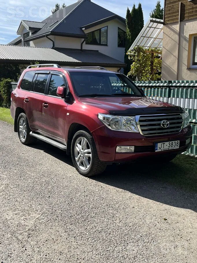 Toyota Land Cruiser 200 2008 photo 2