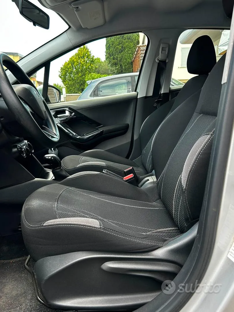 Peugeot 208 2014 photo 4