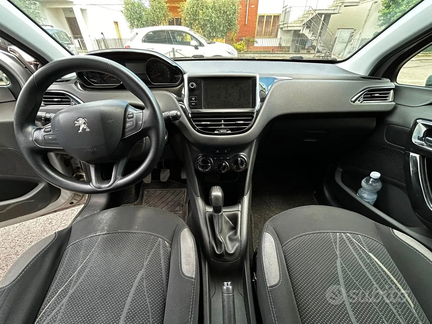Peugeot 208 2014 photo 3