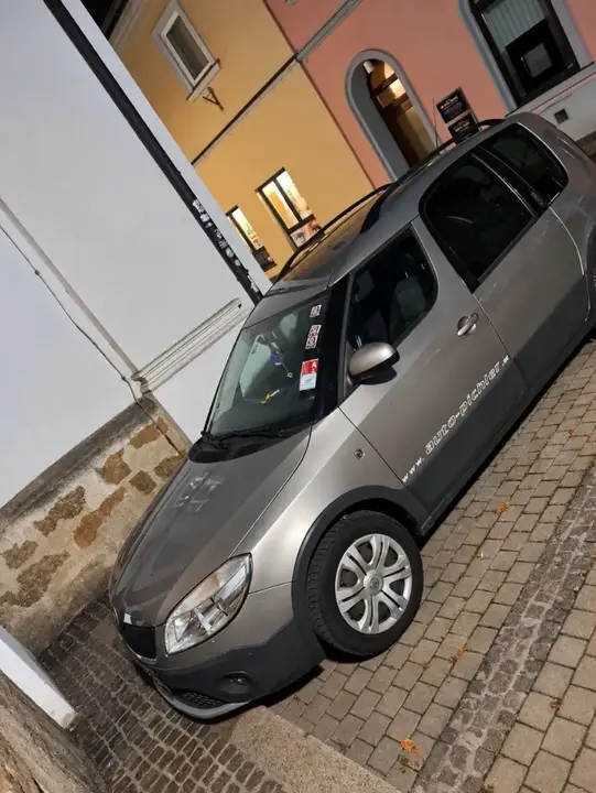 Skoda Roomster 2010 photo 2
