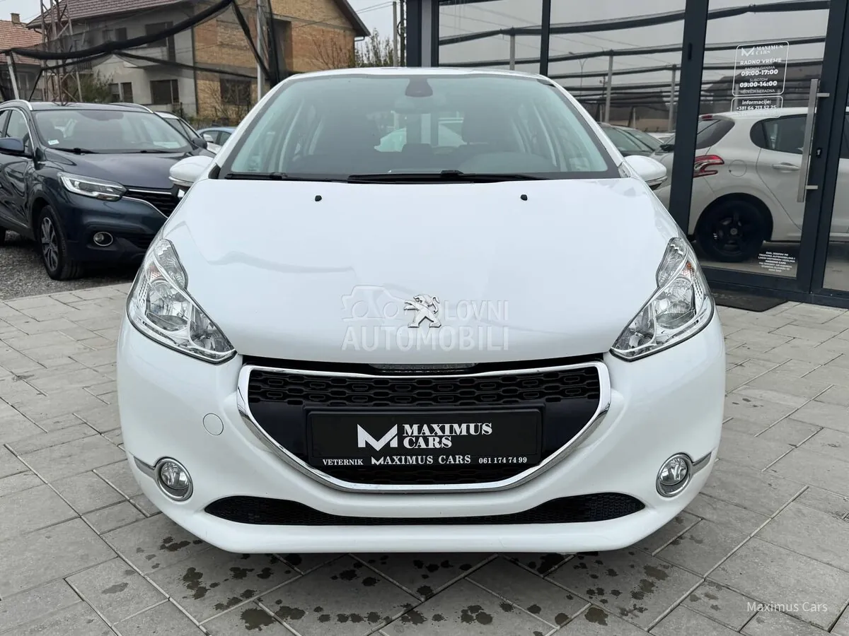 Peugeot 208 2012 photo 2