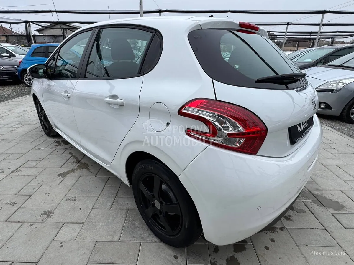Peugeot 208 2012 photo 5
