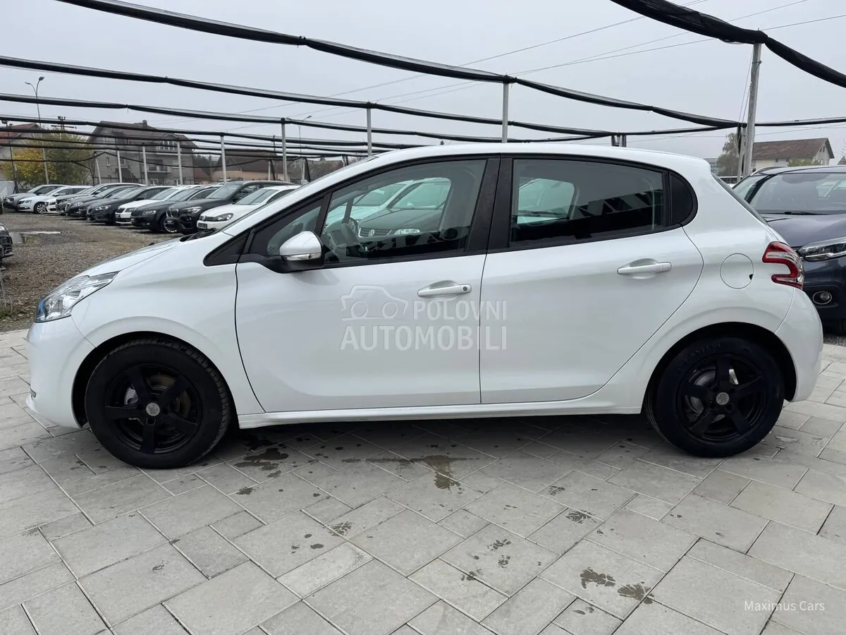 Peugeot 208 2012 photo 4