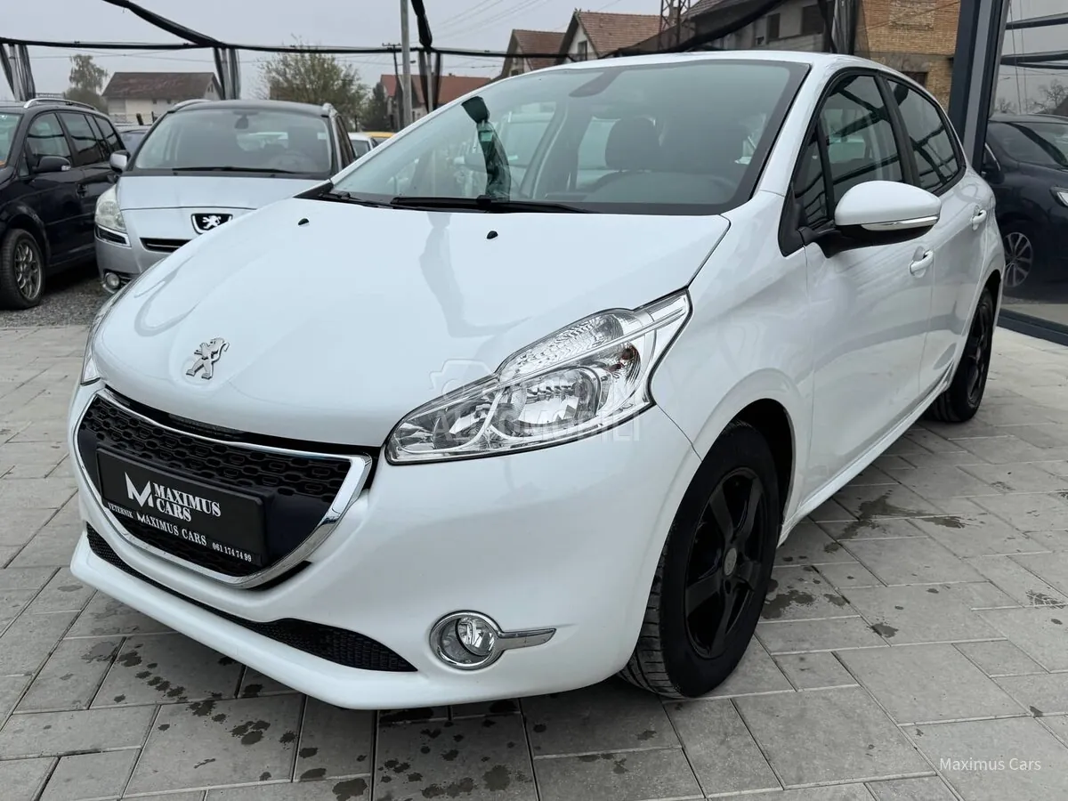 Peugeot 208 2012 photo 3