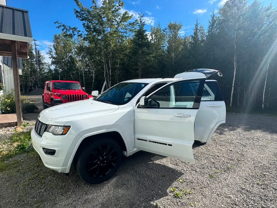 Jeep Grand Cherokee 2022 photo 4