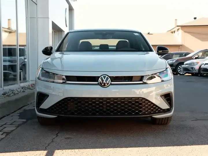 Volkswagen Jetta 2027 photo 2