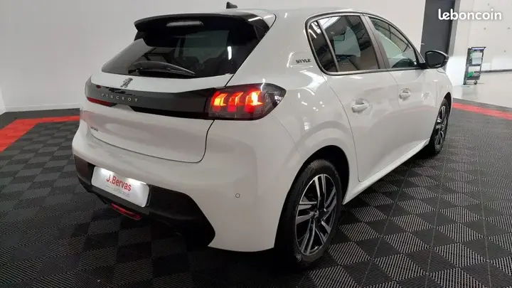Peugeot 208 2023 photo 4