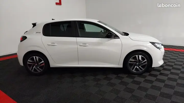 Peugeot 208 2023 photo 3