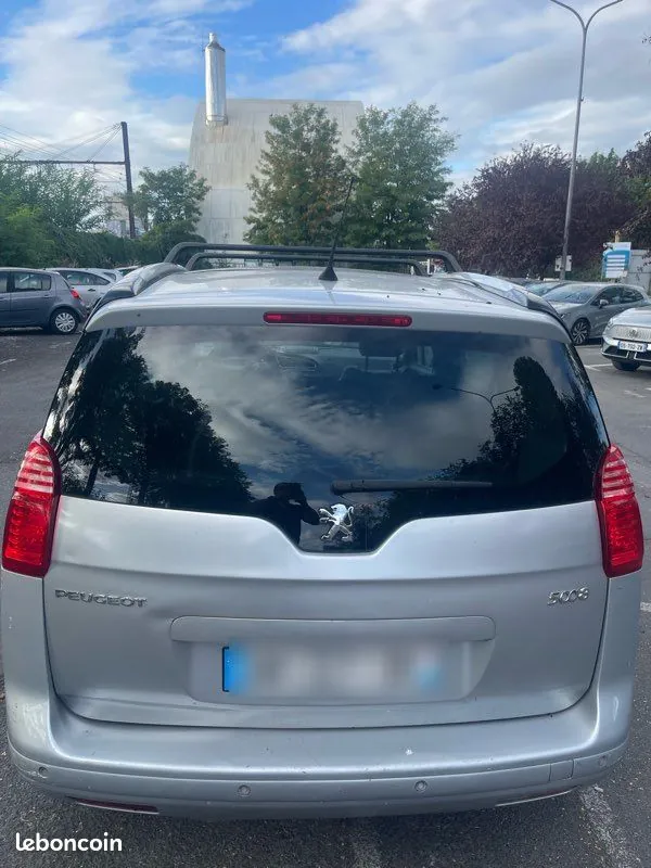 Peugeot 5008 2009 photo 2