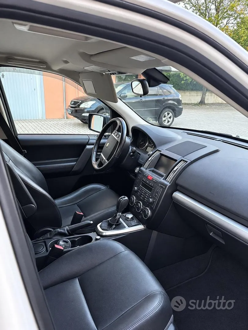 Land Rover Freelander 2009 photo 3