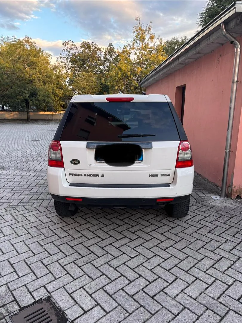 Land Rover Freelander 2009 photo 2
