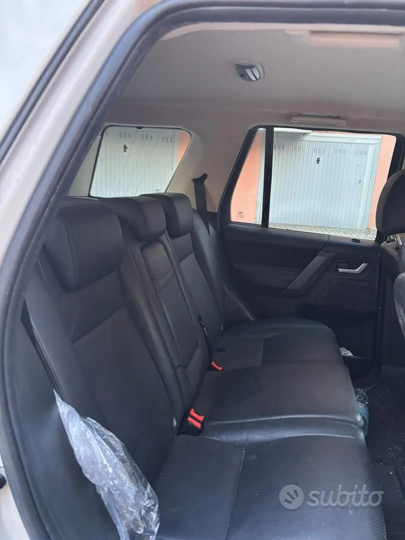 Land Rover Freelander 2009 photo 4