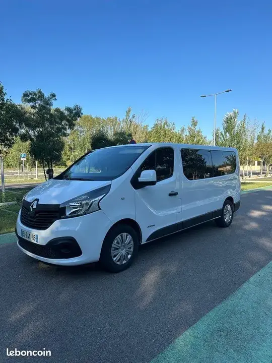 Renault Trafic 2017 photo 2