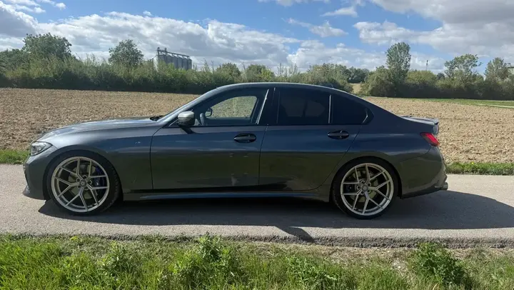 BMW 3 Series 2021 photo 2