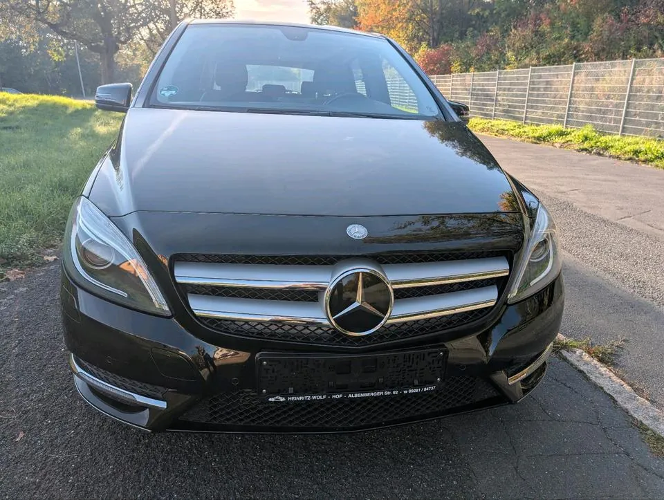Mercedes-Benz B180