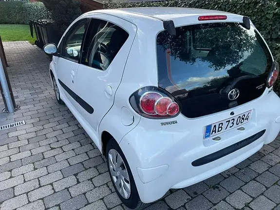 Toyota Aygo 2013 photo 2
