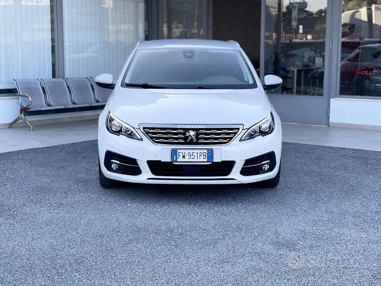 Peugeot 308 2019 photo 2