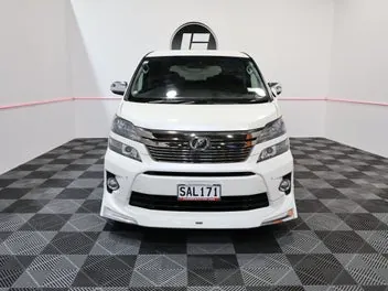 Toyota Vellfire 2013 photo 3