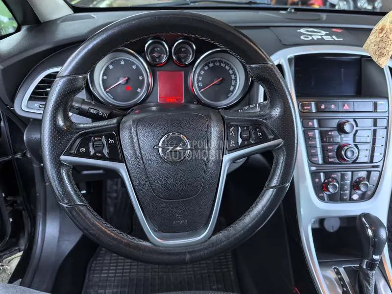 Opel Astra J 2011 photo 4
