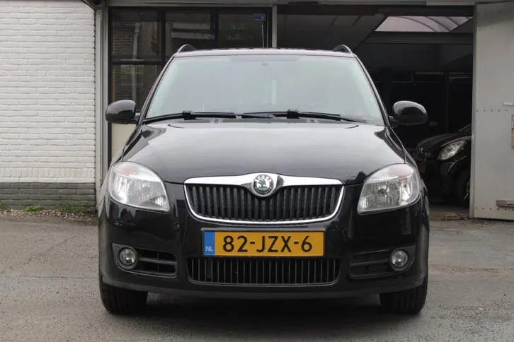Skoda Fabia 2009 photo 2