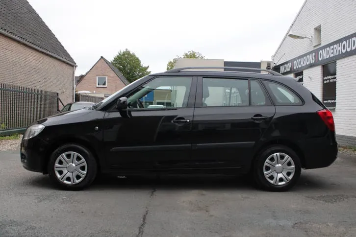 Skoda Fabia 2009 photo 3