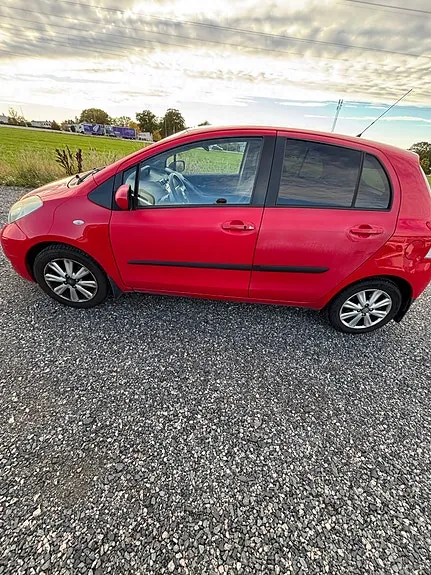 Toyota Yaris 2010 photo 5