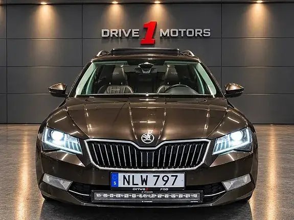 Skoda Superb 2017 photo 2