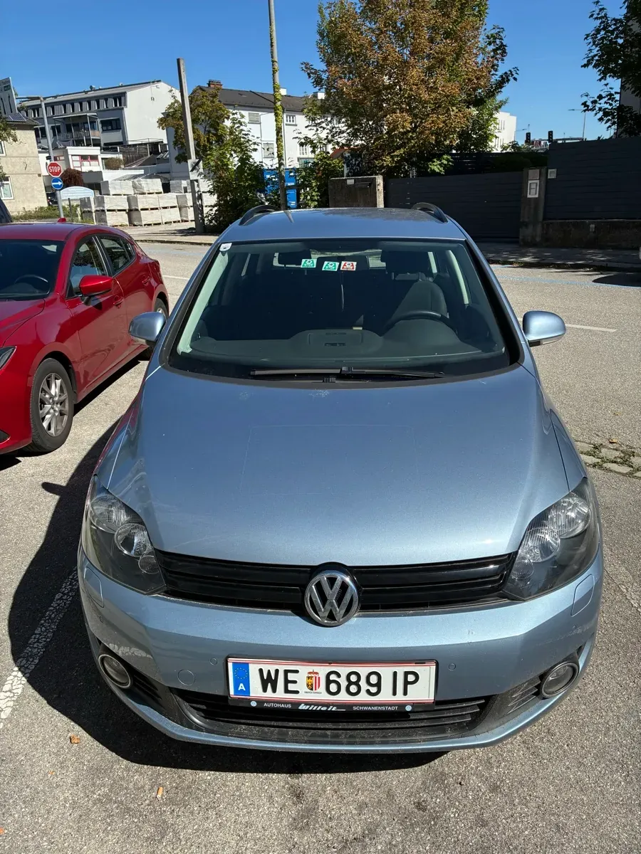 Volkswagen Golf 2011 photo 2