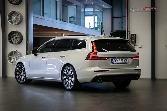 Volvo V60 2019 photo 2
