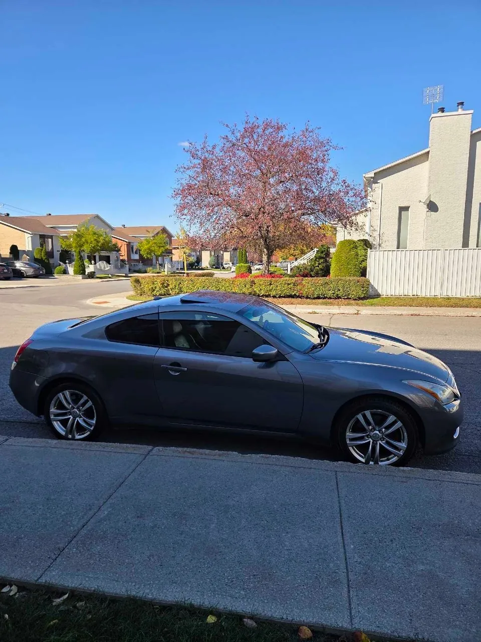 Infiniti G37X 2010 photo 2