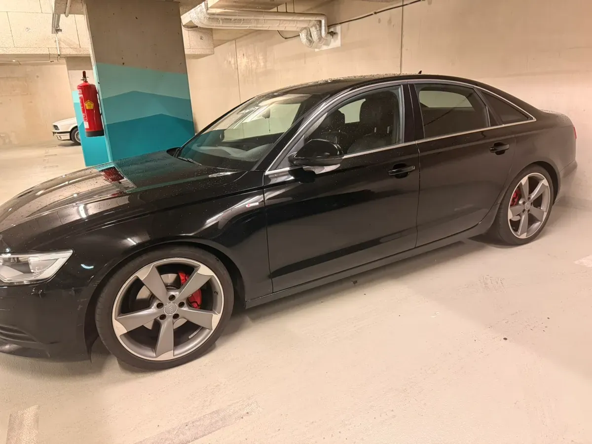 Audi A6 2011 photo 2
