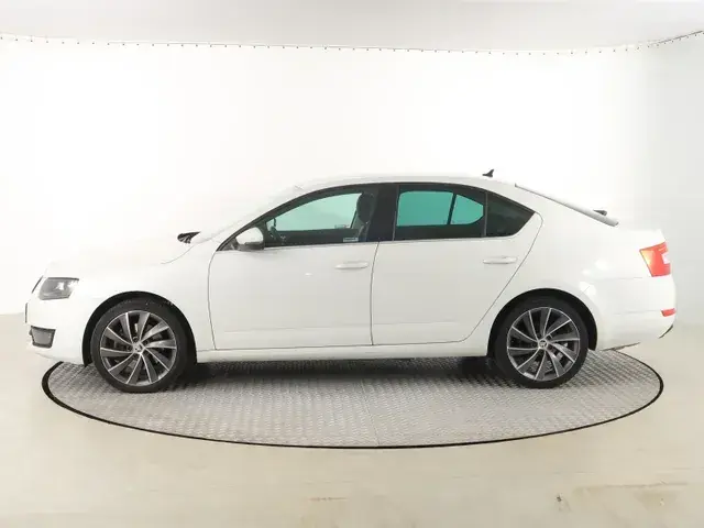 Skoda Octavia 2015 photo 2