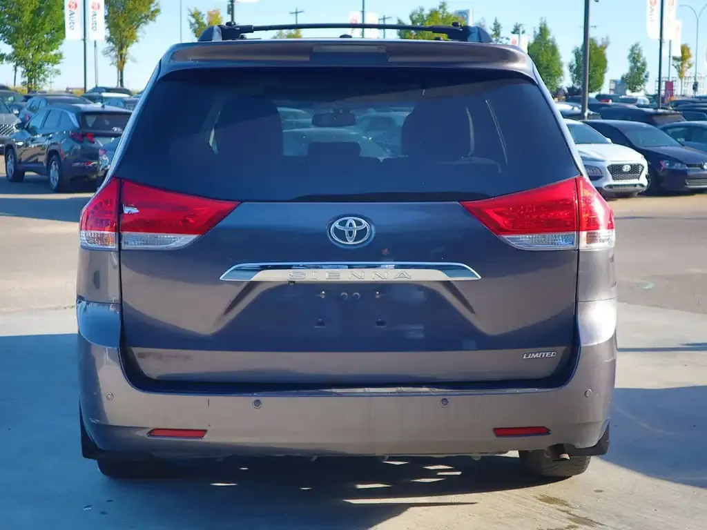Toyota Sienna 2012 photo 5
