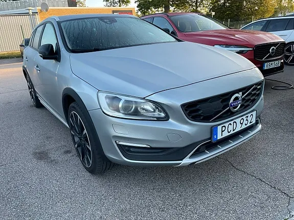 Volvo V60 Cross Country 2017 photo 2