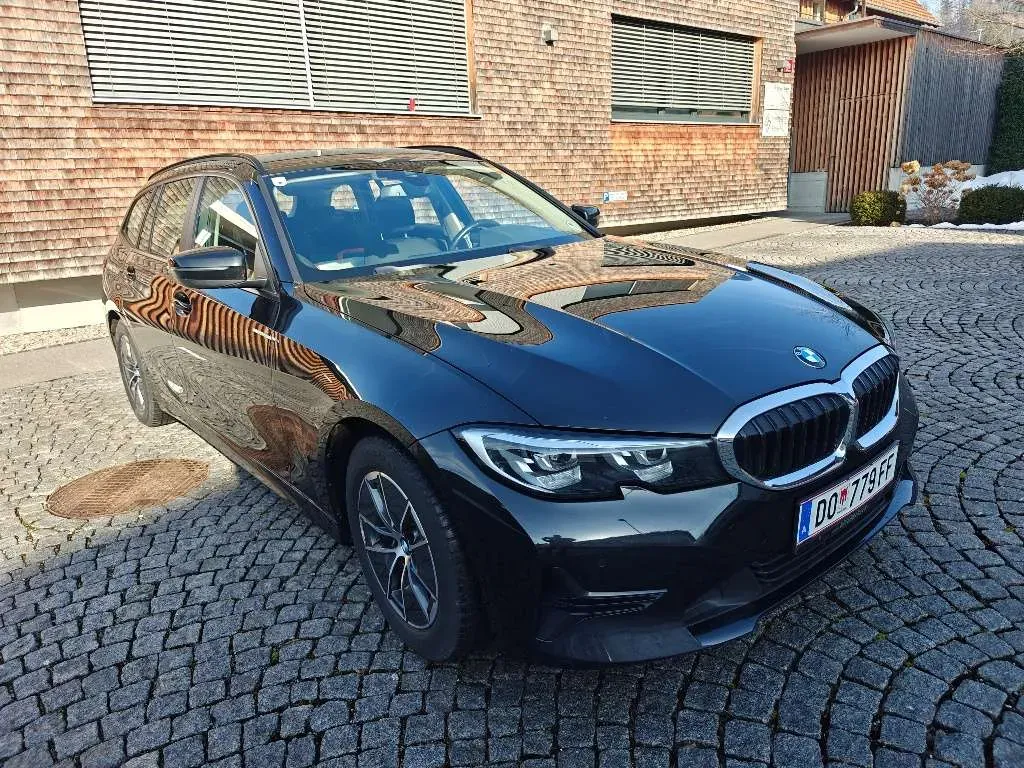 BMW 3 Series 2022 photo 3