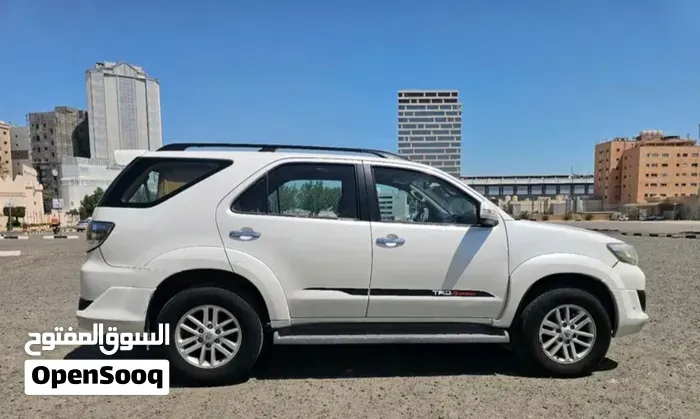 Toyota Fortuner 2015 photo 2