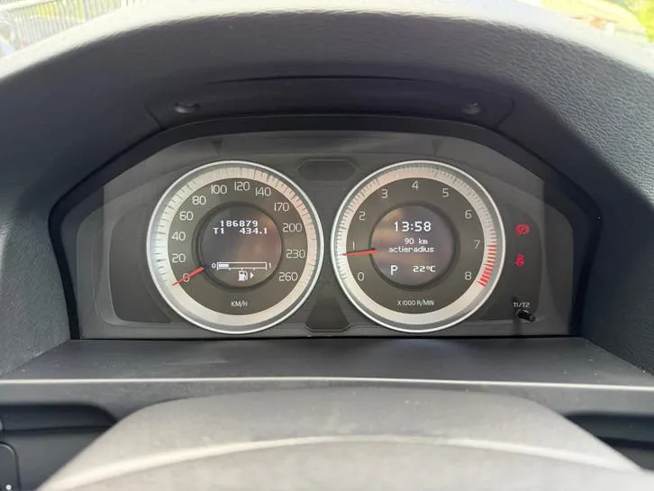 Volvo V60 2013 photo 2